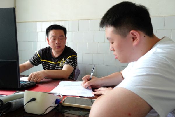 華師學(xué)子三下鄉(xiāng) 深入基層訪民情