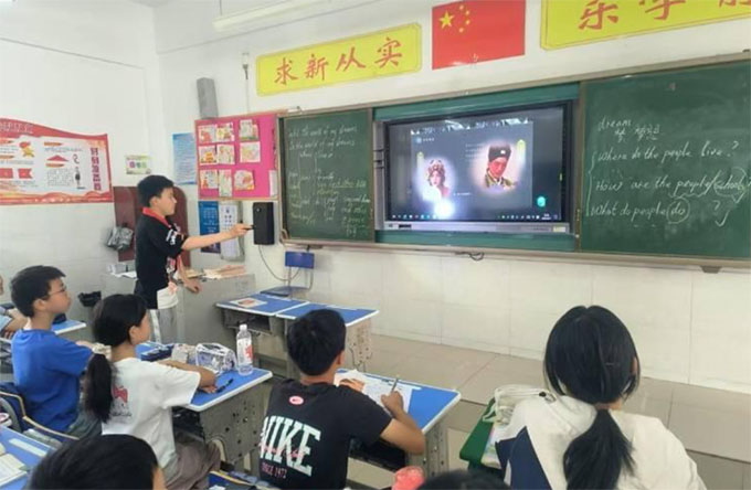 武漢大學(xué)“寸影花鼓”隊(duì)探訪湖北省武漢市光谷第二十五小學(xué)