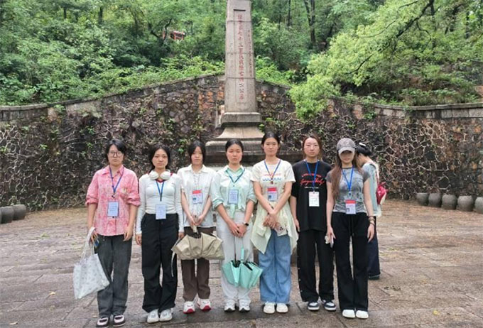 2023級金融班舉辦“碑前躬行，身后繼志”志愿活動(dòng)