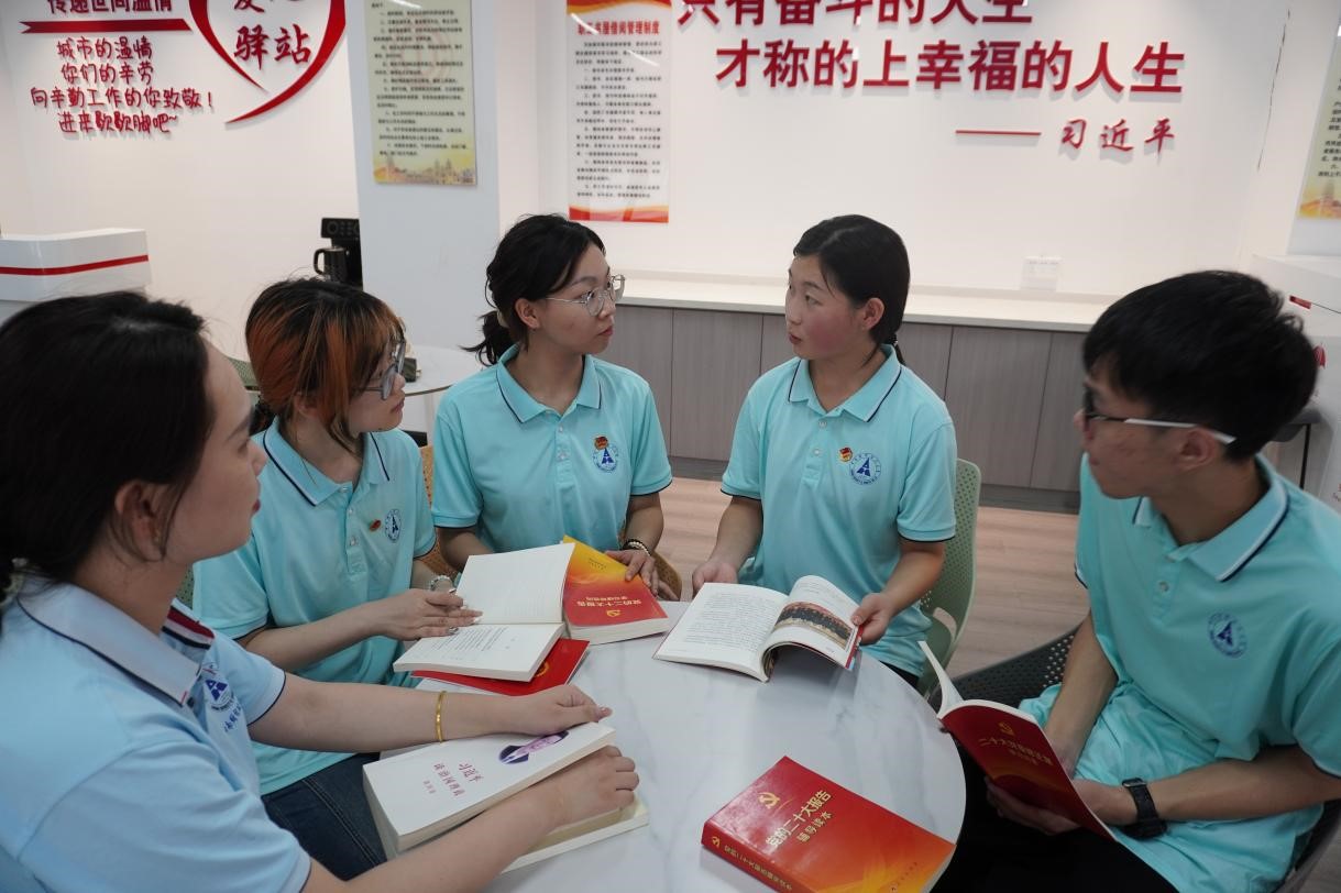 躬身實(shí)踐聯(lián)讀聯(lián)學(xué)