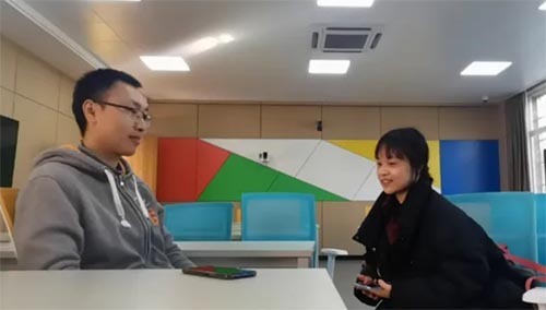 在交流中進步，在實踐中學習