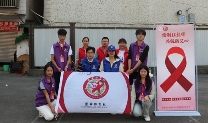 政校聯(lián)動(dòng)創(chuàng)新防艾宣傳模式 社區(qū)集市共筑健康防護(hù)網(wǎng)絡(luò)