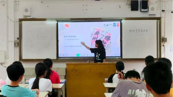 流墨實踐服務(wù)隊唐櫻婷上課